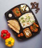 Disposable Eight Compartment Meal Tray With Lid Pack Of 25Pcs