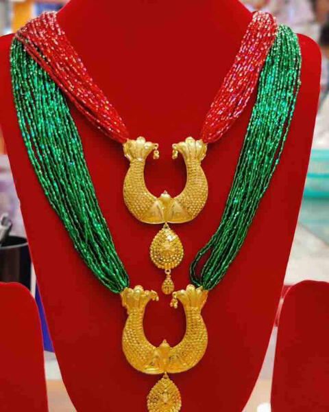 Pote With locket