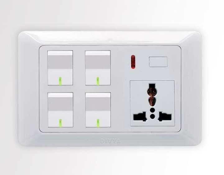 4 gang+socket