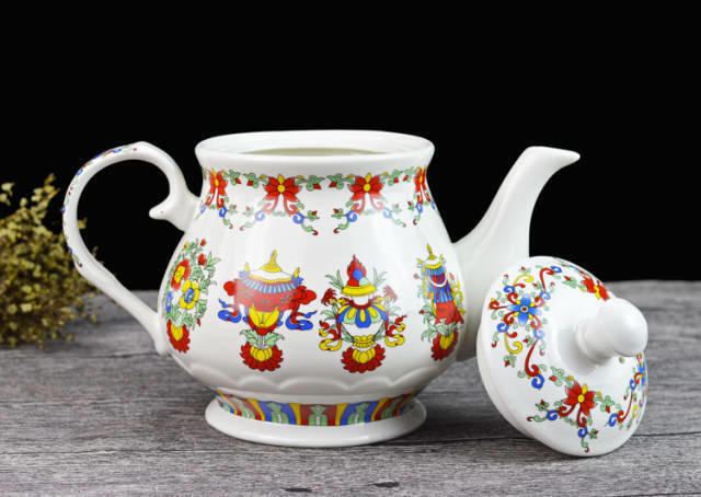 Chinese Style Elegant Ceramic Teapot with Lid / Home Decor