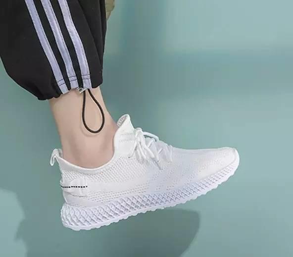 Luxurious Breathable Authentic Sneaker For Women 523