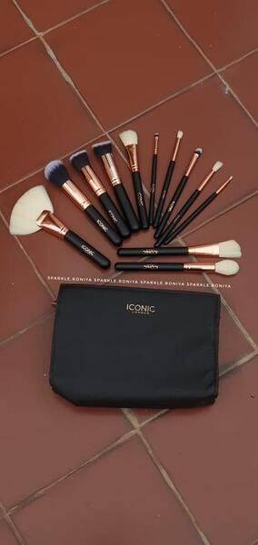 Makeup Brushset Iconic With Bag