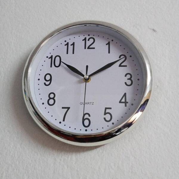 Metal Round Wall Clock/ Quartz Silent Sweep Movement Home, Kitchen, school office Clocks, Classic