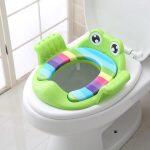 Outdoor Travel Infant Potty Cushion Children Toilet Seat Non-Slip Baby Kids Seat Potty Chair with Handle Toilet Accessories (color may vary)