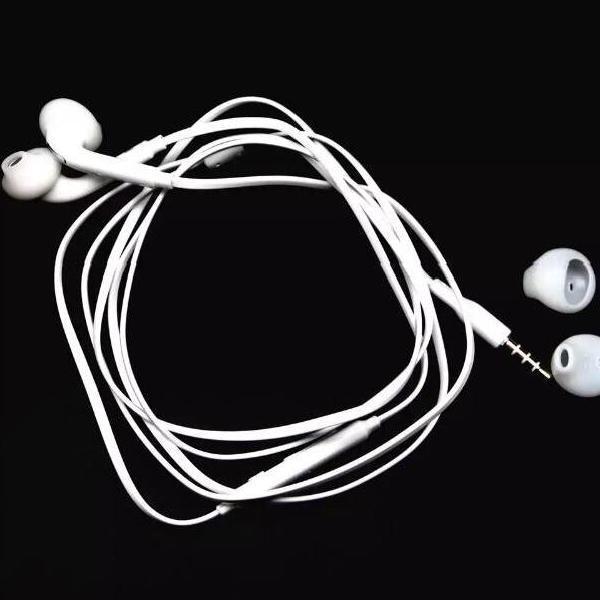 Universal Stylish 3.5Mm In-Ear Earphone W/Mic-300